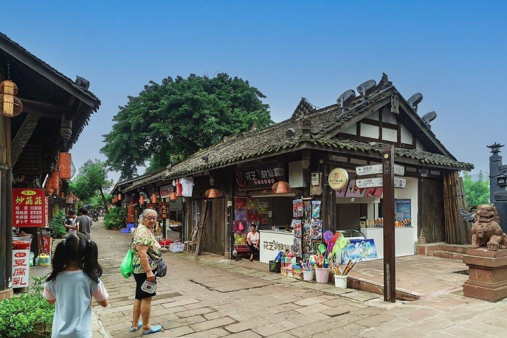 男子银行办业务被喊“滚”，银行：处理情况不方便回答